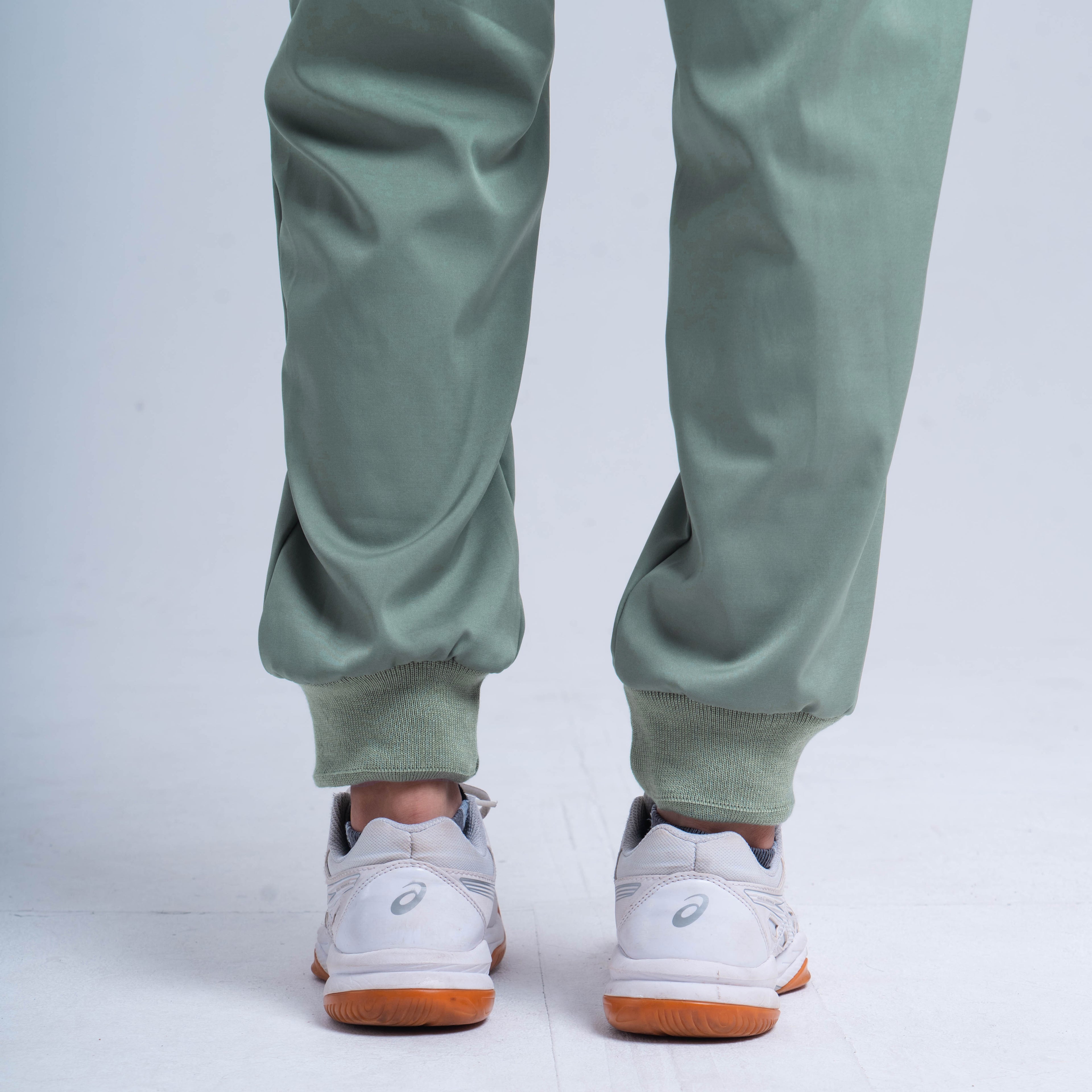 Jogger oliva mujer