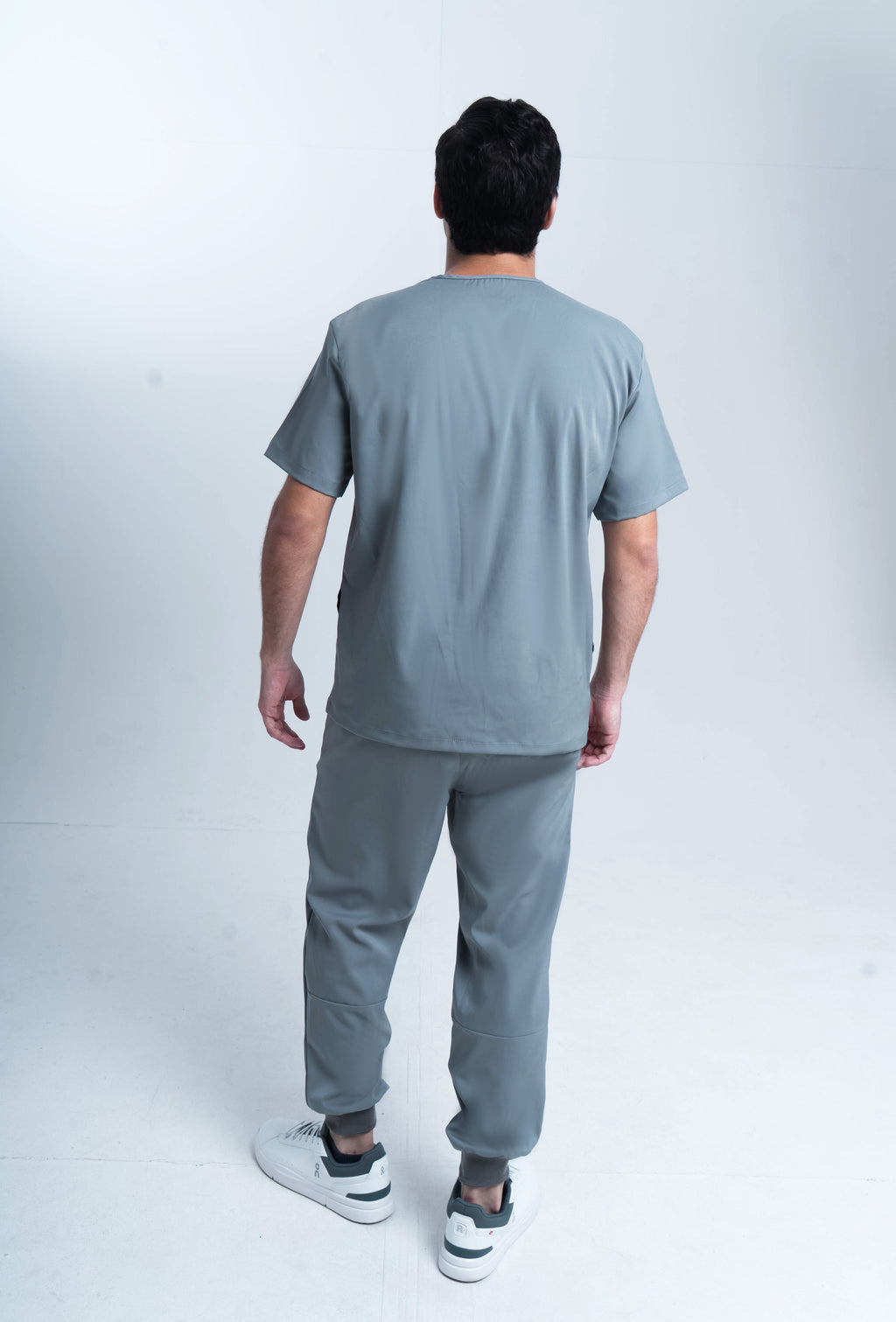 Uniforme gris hombre