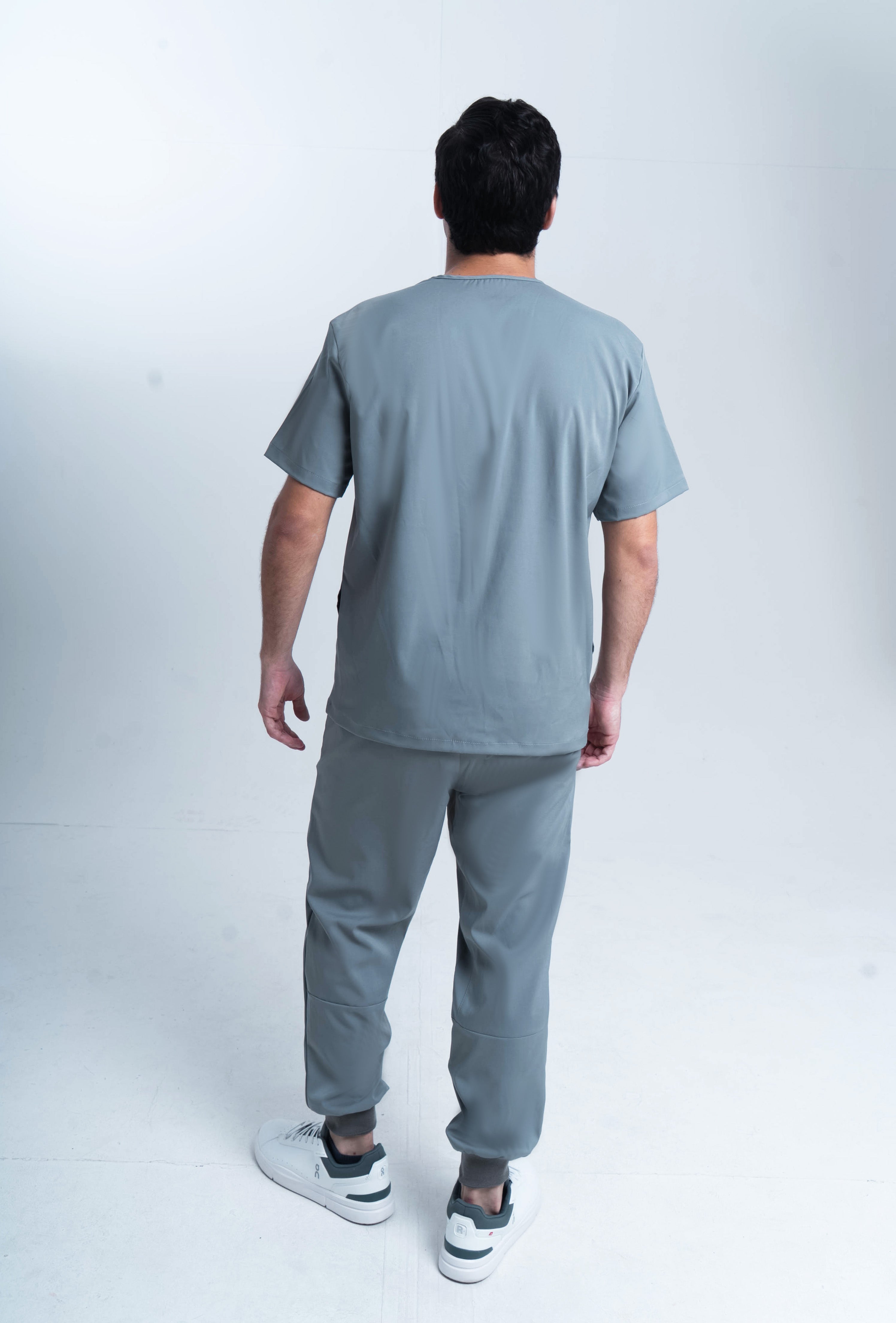 Uniforme gris hombre