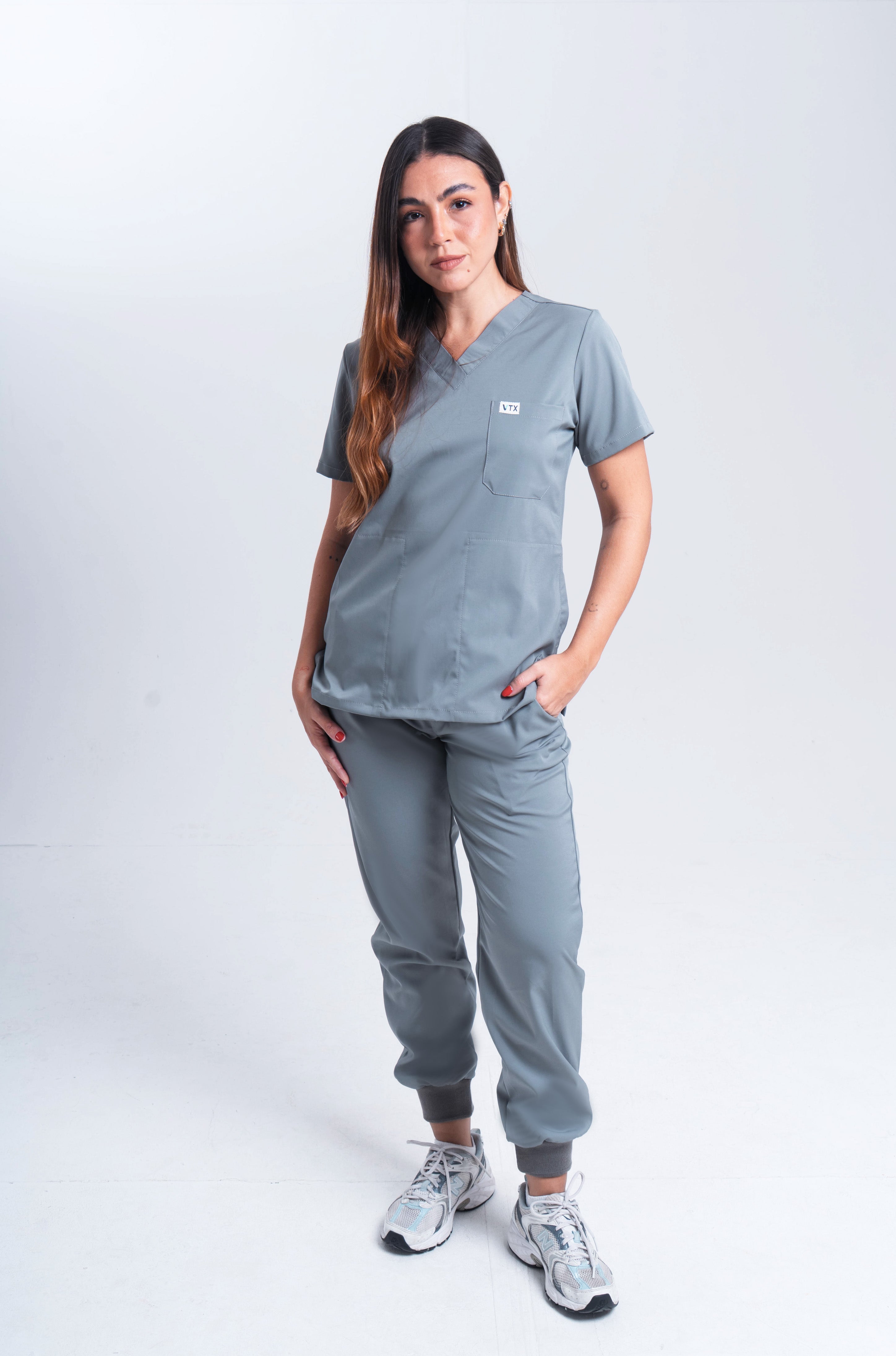 scrub gris mujer 3