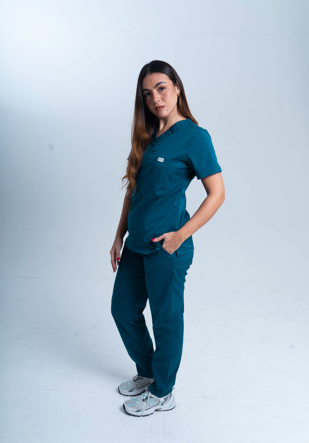 Uniforme médico azul petróleo mujer