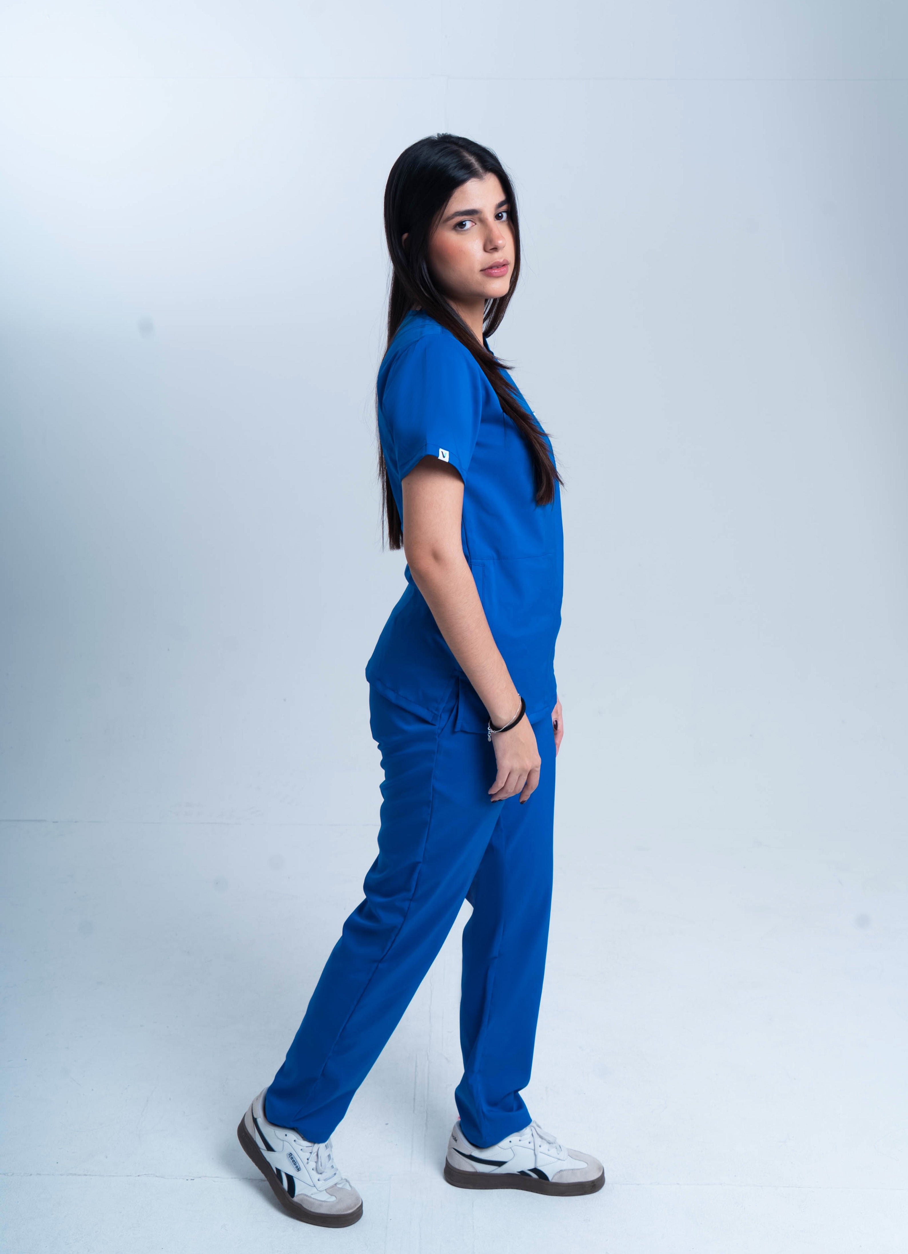 Uniforme médico azul rey mujer